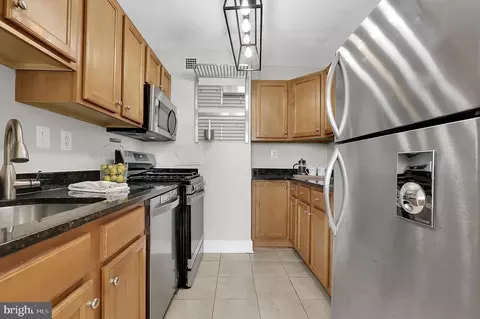Kitchen - 1220 Blair Mill Rd #503, Silver Spring, MD 20910 photo 3 of 5