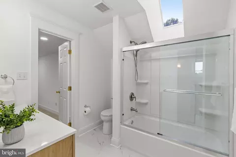 Bath - 1301 Hennessy Ter, Sandy Spring, MD 20860 photo 3 of 8