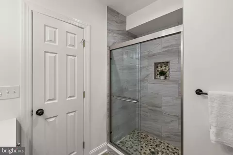 Bath - 1301 Hennessy Ter, Sandy Spring, MD 20860 photo 2 of 8