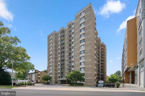 4 Monroe St #4-709, Rockville, MD 20850