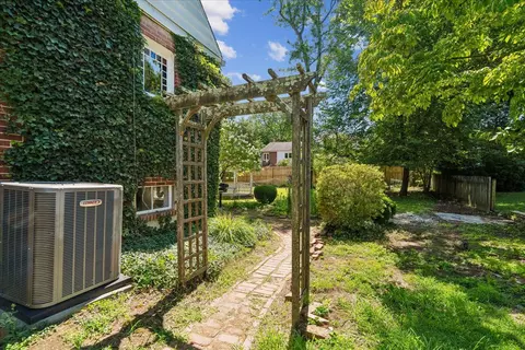 Exterior - 1011 W Nolcrest Dr, Silver Spring, MD 20903 photo 5 of 10