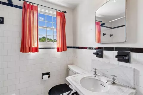 Bath - 1011 W Nolcrest Dr, Silver Spring, MD 20903 photo 4 of 5