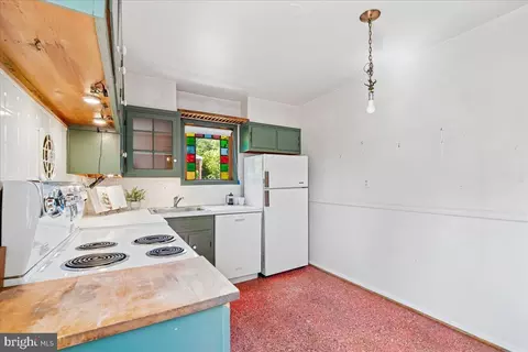 Kitchen - 1011 W Nolcrest Dr, Silver Spring, MD 20903 photo 3 of 4
