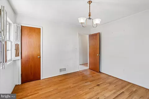 Bedroom - 1011 W Nolcrest Dr, Silver Spring, MD 20903 photo 3 of 11