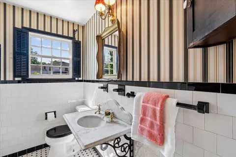 Bath - 1011 W Nolcrest Dr, Silver Spring, MD 20903 photo 2 of 5