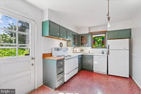 Kitchen - 1011 W Nolcrest Dr, Silver Spring, MD 20903 photo 1 of 4