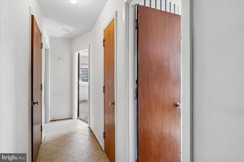 Entry Way - 1011 W Nolcrest Dr, Silver Spring, MD 20903 photo 2 of 3
