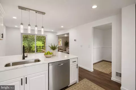 19112 Capehart Dr, Gaithersburg, MD 20886
