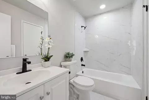 Bath - 31 Long Green Ct, Silver Spring, MD 20906 photo 1 of 3