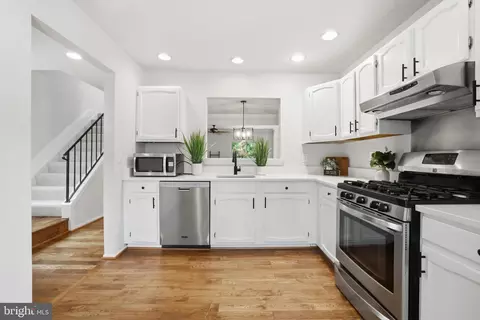 Entry Way - 31 Long Green Ct, Silver Spring, MD 20906 photo 2 of 4