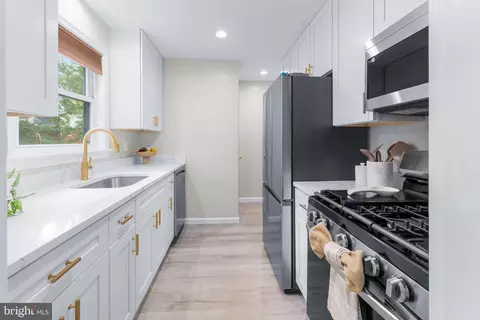 Kitchen - 121 Whitmoor Ter, Silver Spring, MD 20901 photo 2 of 4