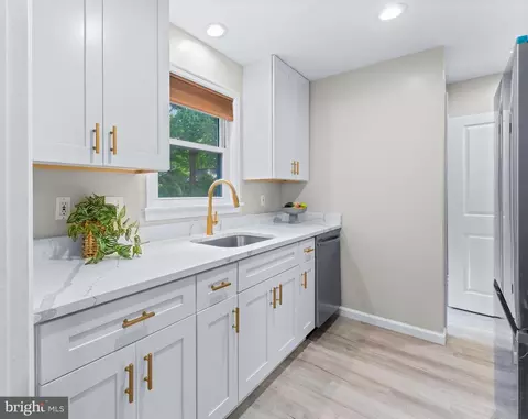 Kitchen - 121 Whitmoor Ter, Silver Spring, MD 20901 photo 4 of 4