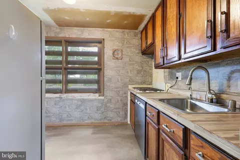 Entry Way - 13010 Matey Rd, Silver Spring, MD 20906 photo 4 of 4