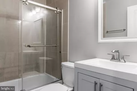 Bath - 10807 Bucknell Dr #22, Silver Spring, MD 20902 photo 1 of 2