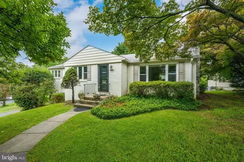 8404 Farrell Dr, Chevy Chase, MD 20815