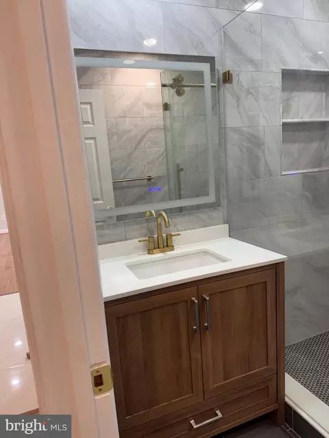 Bath - 11204 Markwood Dr, Silver Spring, MD 20902 photo 2 of 3