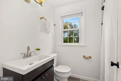 Bath - 11509 College View Dr, Silver Spring, MD 20902 photo 2 of 5