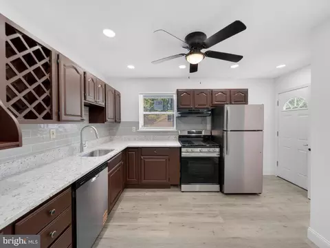 Entry Way - 10402 Royalton Ter, Silver Spring, MD 20901 photo 3 of 4