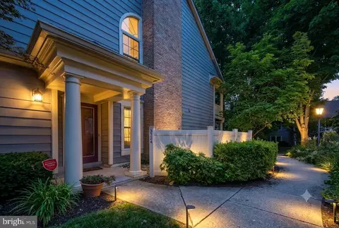 5724 Mayfair Manor Dr #99, Rockville, MD 20852