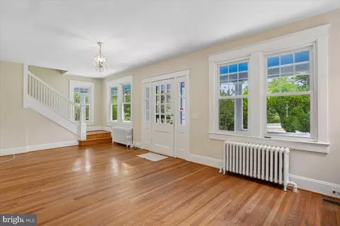 Living - 9501 Colesville Rd, Silver Spring, MD 20901 photo 1 of 7