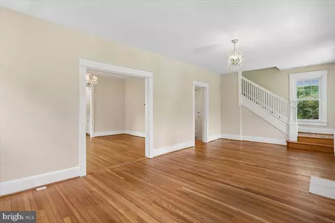 Living - 9501 Colesville Rd, Silver Spring, MD 20901 photo 5 of 7