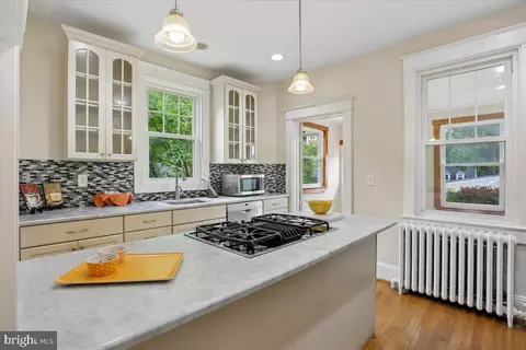 Kitchen - 9501 Colesville Rd, Silver Spring, MD 20901 photo 2 of 5