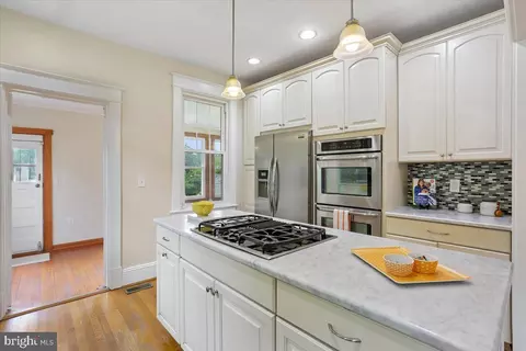 Kitchen - 9501 Colesville Rd, Silver Spring, MD 20901 photo 3 of 5