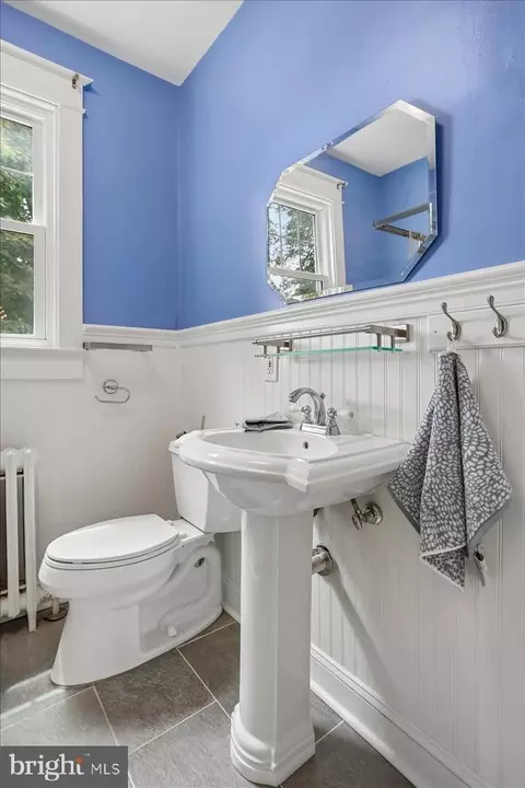 Bath - 9501 Colesville Rd, Silver Spring, MD 20901 photo 2 of 7