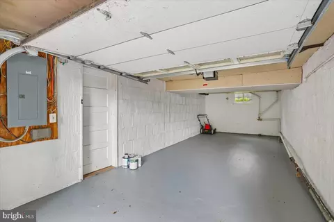 Exterior - 9501 Colesville Rd, Silver Spring, MD 20901 photo 7 of 16