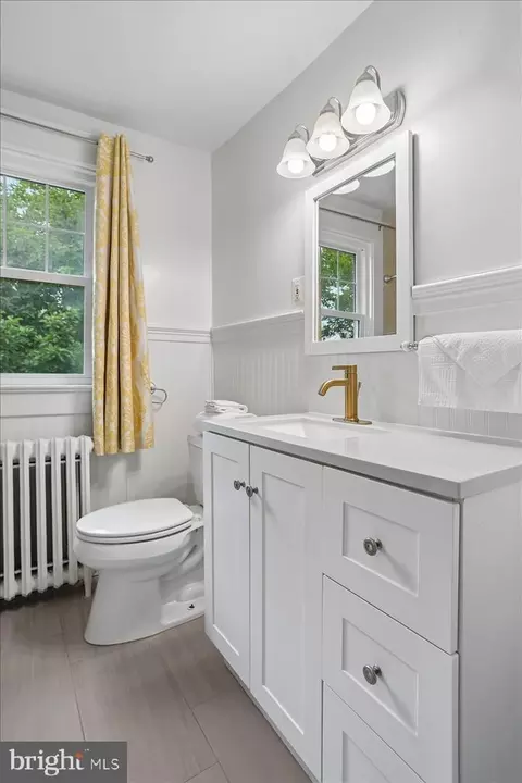 Bath - 9501 Colesville Rd, Silver Spring, MD 20901 photo 5 of 7