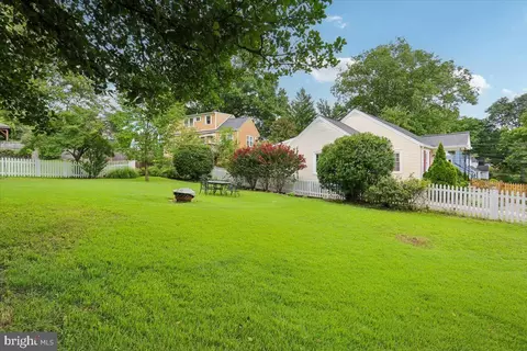 Exterior - 9501 Colesville Rd, Silver Spring, MD 20901 photo 14 of 16