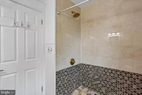 Bath - 9501 Colesville Rd, Silver Spring, MD 20901 photo 6 of 7