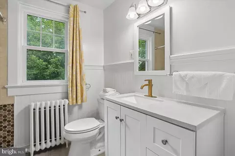 Bath - 9501 Colesville Rd, Silver Spring, MD 20901 photo 4 of 7