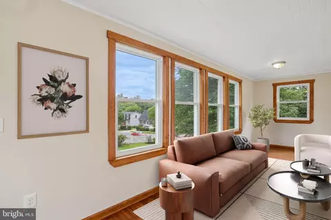 Living - 9501 Colesville Rd, Silver Spring, MD 20901 photo 9 of 9