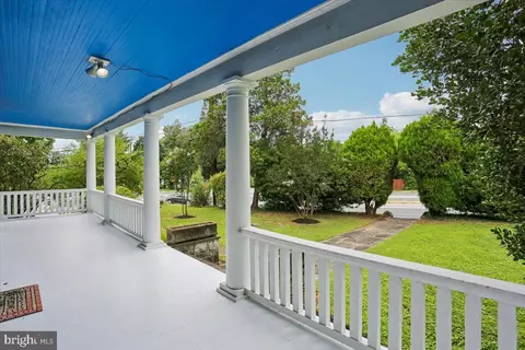 Exterior - 9501 Colesville Rd, Silver Spring, MD 20901 photo 2 of 16