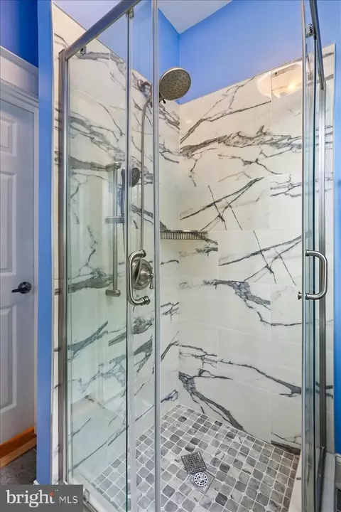 Bath - 9501 Colesville Rd, Silver Spring, MD 20901 photo 3 of 7