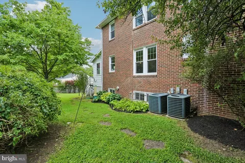 Exterior - 9501 Colesville Rd, Silver Spring, MD 20901 photo 11 of 16