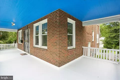 Exterior - 9501 Colesville Rd, Silver Spring, MD 20901 photo 5 of 16