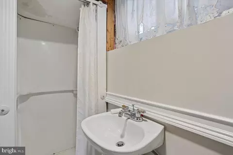 Bath - 9501 Colesville Rd, Silver Spring, MD 20901 photo 7 of 7