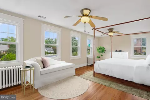 Bedroom - 9501 Colesville Rd, Silver Spring, MD 20901 photo 1 of 5