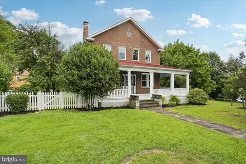 Exterior - 9501 Colesville Rd, Silver Spring, MD 20901 photo 8 of 16