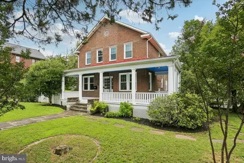 Exterior - 9501 Colesville Rd, Silver Spring, MD 20901 photo 1 of 16