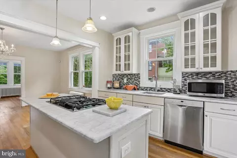 Kitchen - 9501 Colesville Rd, Silver Spring, MD 20901 photo 5 of 5