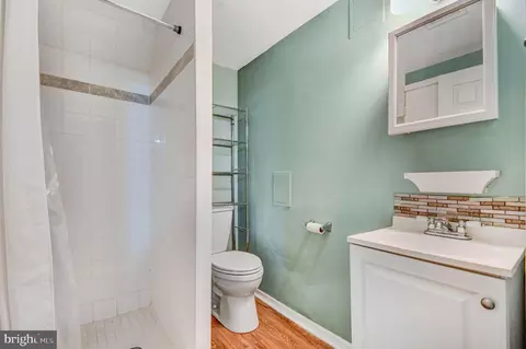 Bath - 919 Playford Ln, Silver Spring, MD 20901 photo 4 of 4