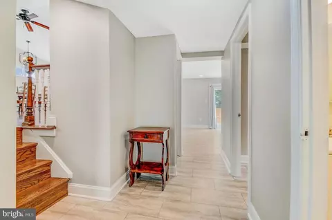 Entry Way - 919 Playford Ln, Silver Spring, MD 20901 photo 1 of 3