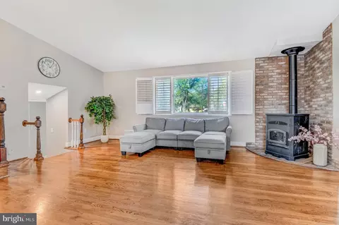 Living - 919 Playford Ln, Silver Spring, MD 20901 photo 1 of 2