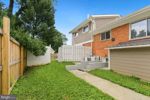 Exterior - 919 Playford Ln, Silver Spring, MD 20901 photo 5 of 8