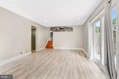 Living - 919 Playford Ln, Silver Spring, MD 20901 photo 2 of 2