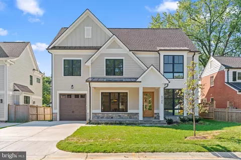 5104 Fairglen Ln, Chevy Chase, MD 20815