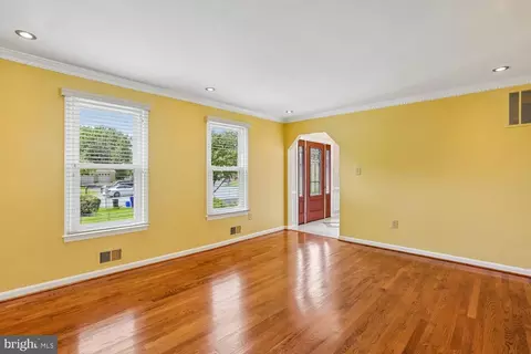 Living - 2308 Laurelwood Ter, Silver Spring, MD 20905 photo 2 of 7